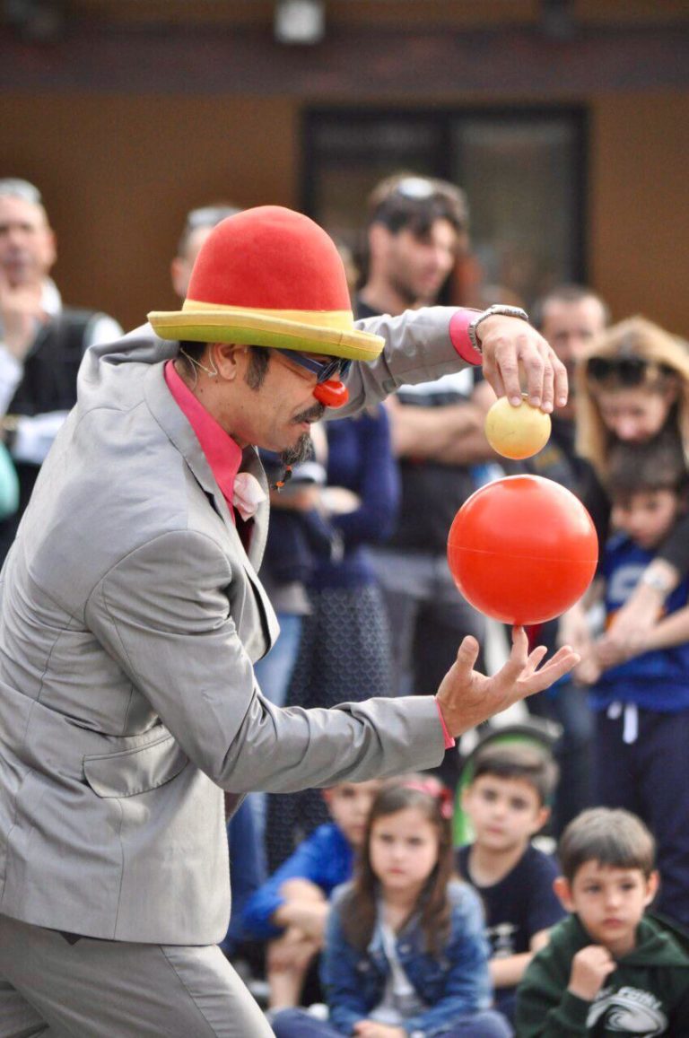 clow atrito spiegazione rotazione di globi sovrapposti palla rossa e gialla