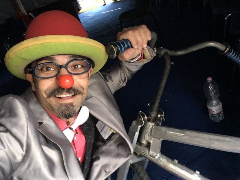 Prof. Pietrosky naso rosso bici da circo clown atrito